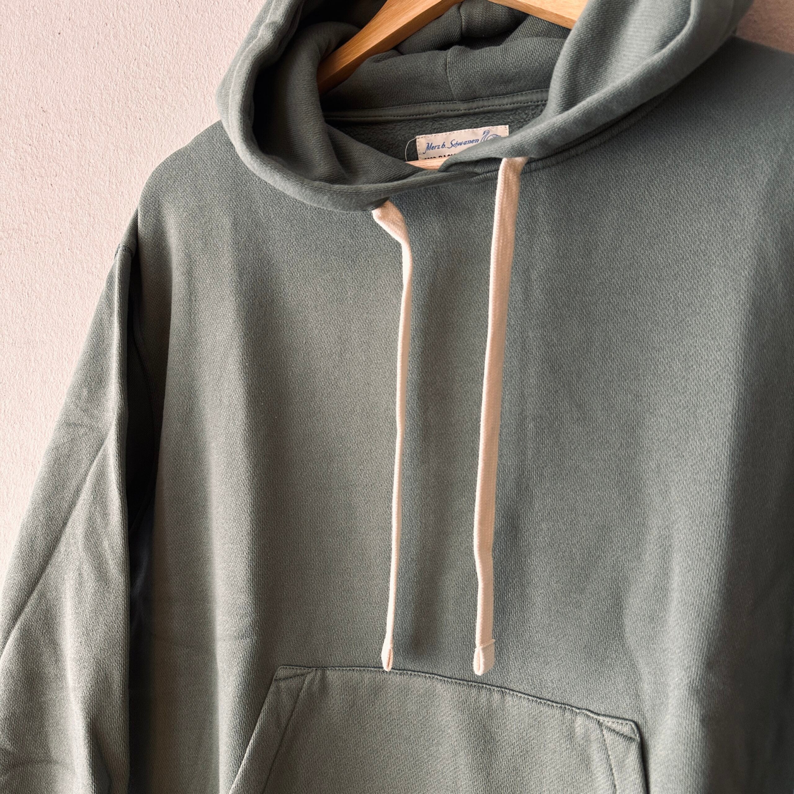 Merz b. Schwanen | HD31 men`s hoodie | relaxed fit | 402 green stone